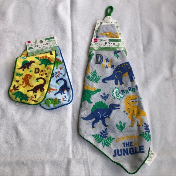 Kids dinosaur wash cloths and hand towel NWT - Picture 1 of 6
